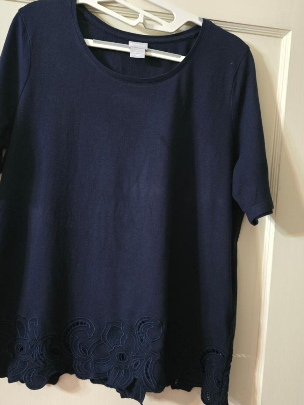 M (1) Chico's Tunic Floral Embroidery Hem, Short Sleeve. Cotton-Blend. Navy Top